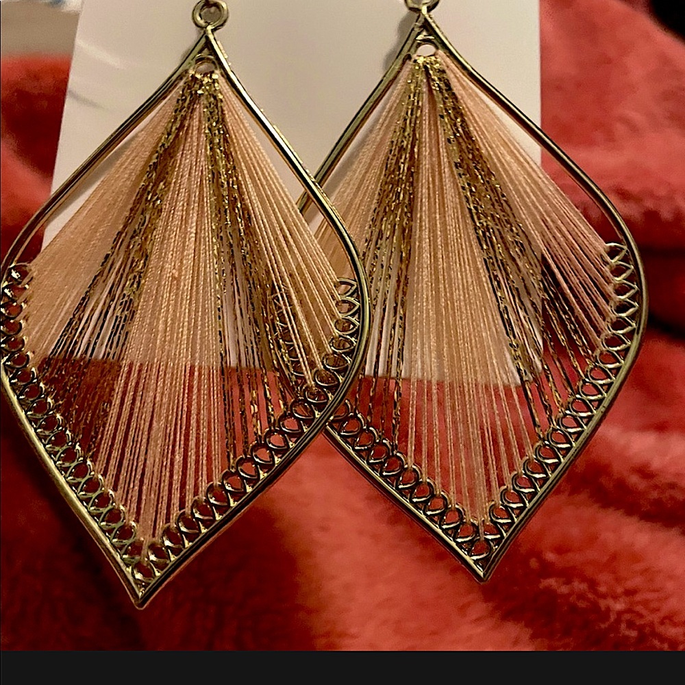 Boho Chic Earrings! Threaded teardrops light pink new